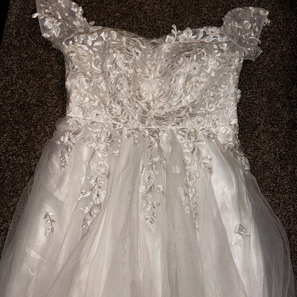 Wedding dress size 16W - Picture 2 of 5